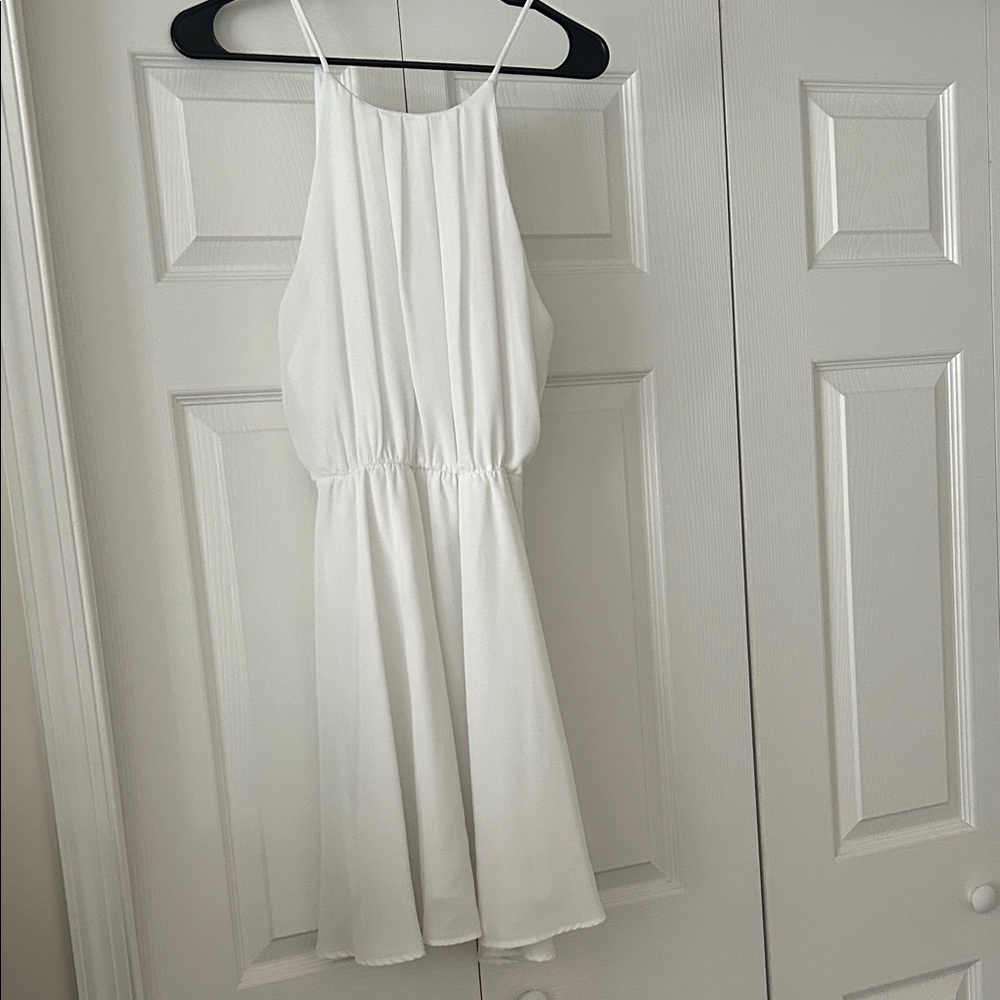 Elegant White Sleeveless Dress